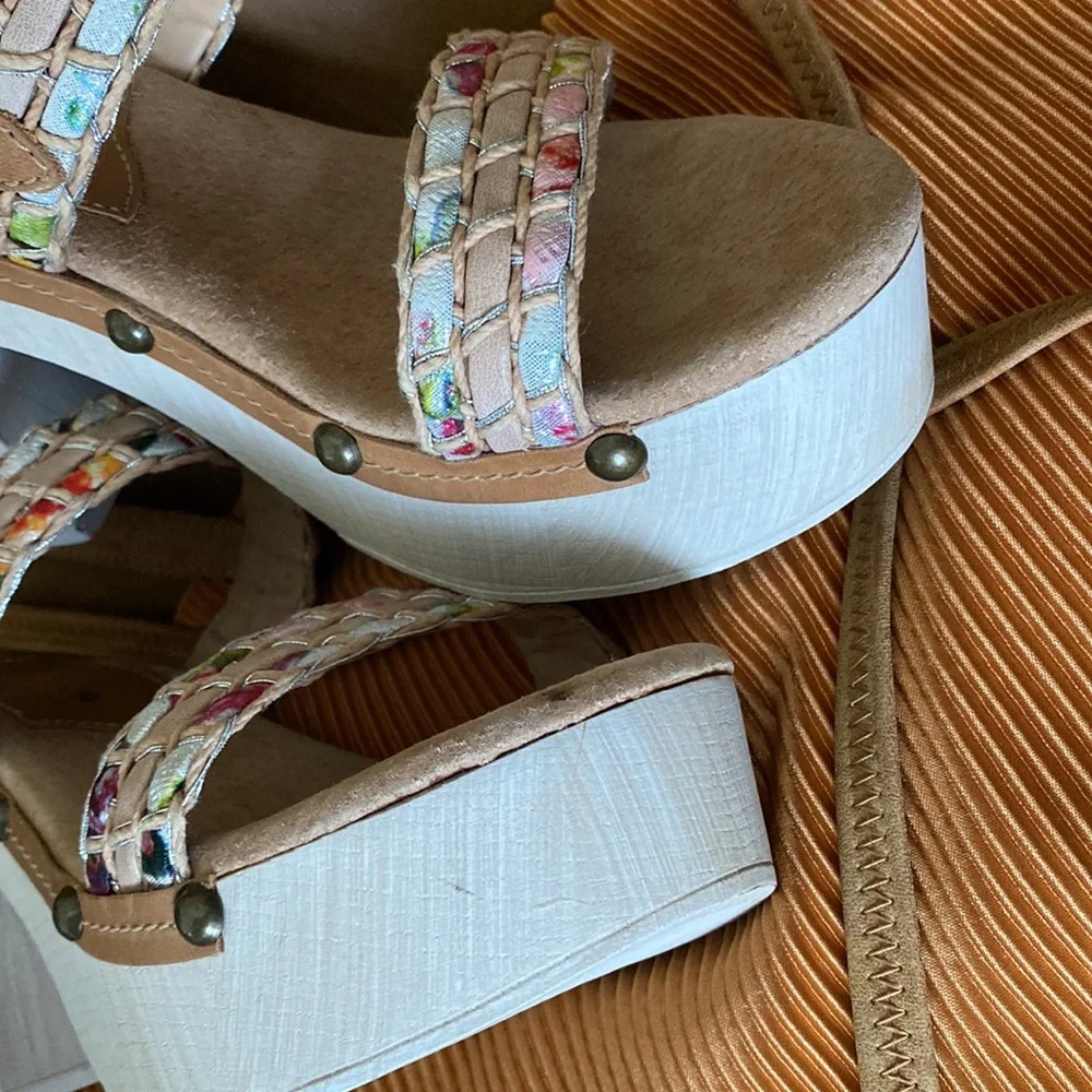 Vintage wooden heels Sbicca shoes! Glam and chic meet! - Picture 6 of 14